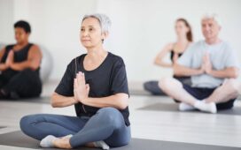 Pilihan Yoga Bagi Lansia